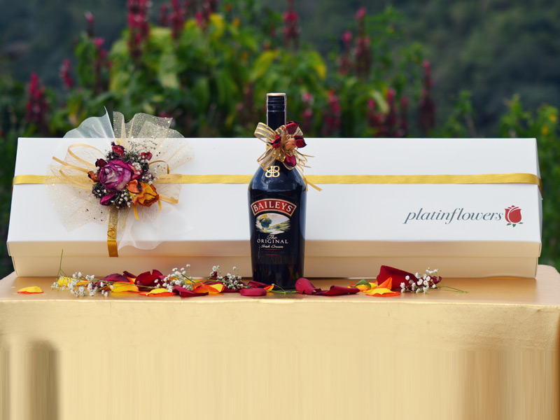 Caja de 12 Rosas + Botella de Baileys