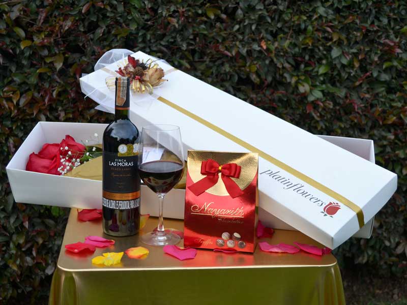 Caja de 12 Rosas más Trufas Nayarith más Vino Argentino Gran Reserva