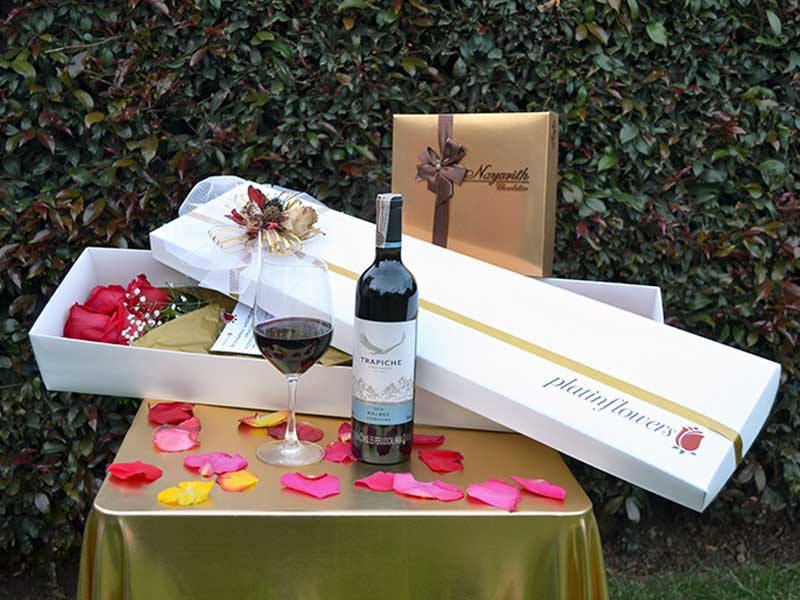 Caja de 12 Rosas + Trufas Nayarith + Vino Tinto
