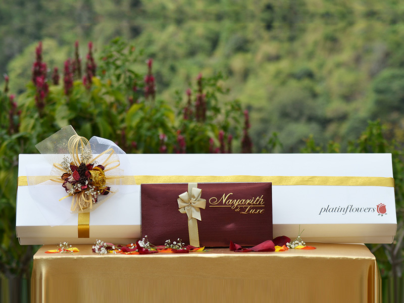 Caja de 24 Rosas más Trufas Nayarith