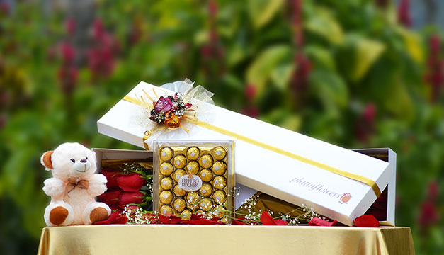 Caja de 12 Rosas + Trufas Nayarith + Vino Argentino Gran Reserva.