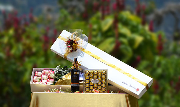 Caja de 12 Rosas + Chocolates Estuche Ferrero Diamante + Vino Argentino Gran Reserva